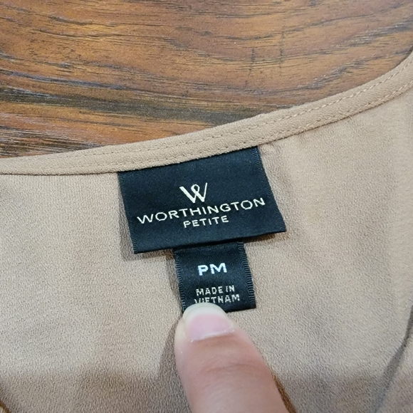 CLOSET CLEAR OUT - Picture 4 of 5